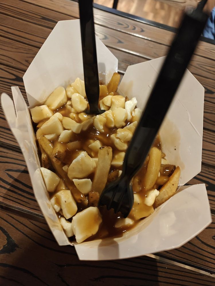 Smokes Poutinerie