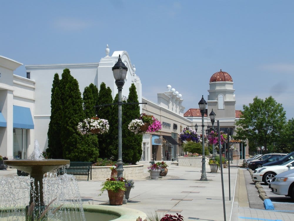 Open air, with over 100 stores & restaurants - Yelp