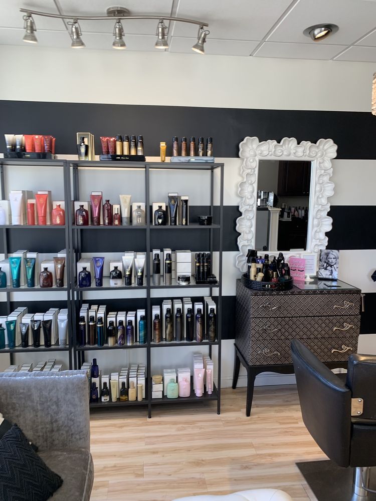 Noir Salon and Lash Lounge