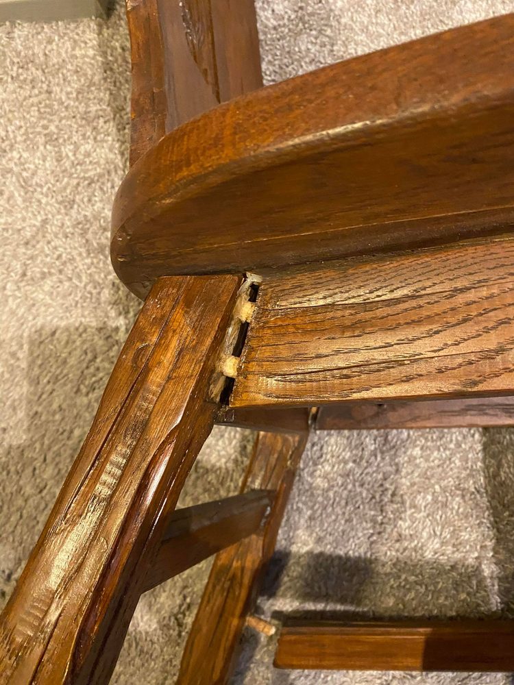 De La Garza Furniture Services