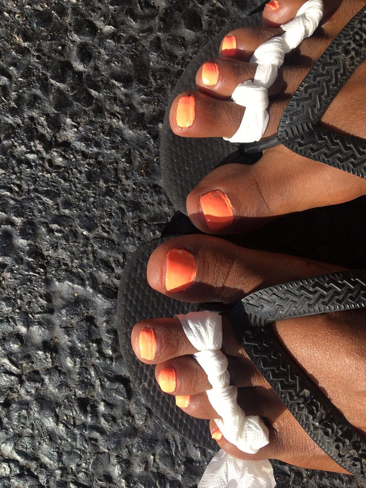 Q Q Nail Salon