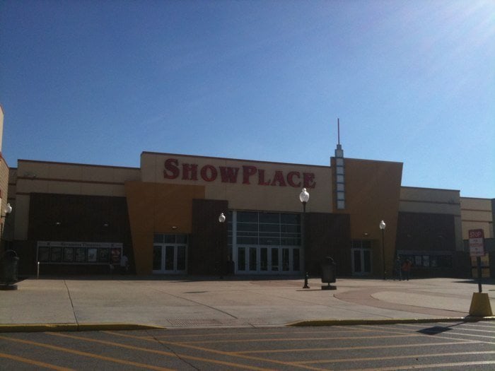 Showplace 14 CLOSED Cinema 4779 W Cermak Rd, Lawndale, Cicero, IL