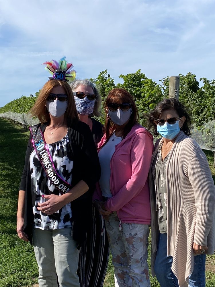 LI Vino Tours