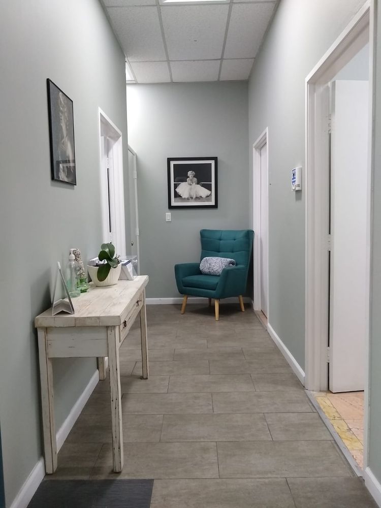 image of business Hollywood Smile Dental - Nadia E Taheri DDS