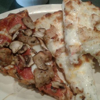 Round Table Pizza Order Food Online 73 Photos 133 Reviews Photo Of Round Table Pizza Huntington Beach Ca United States
