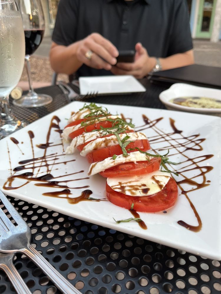 La Piazza Cafe Image