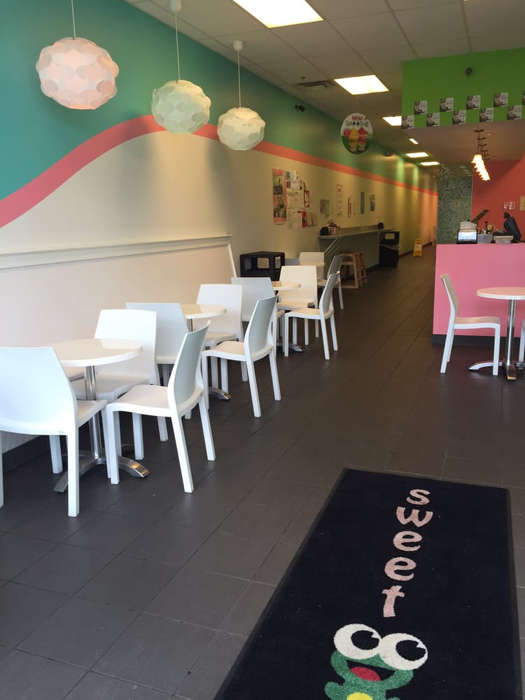 sweetFrog Premium Frozen Yogurt