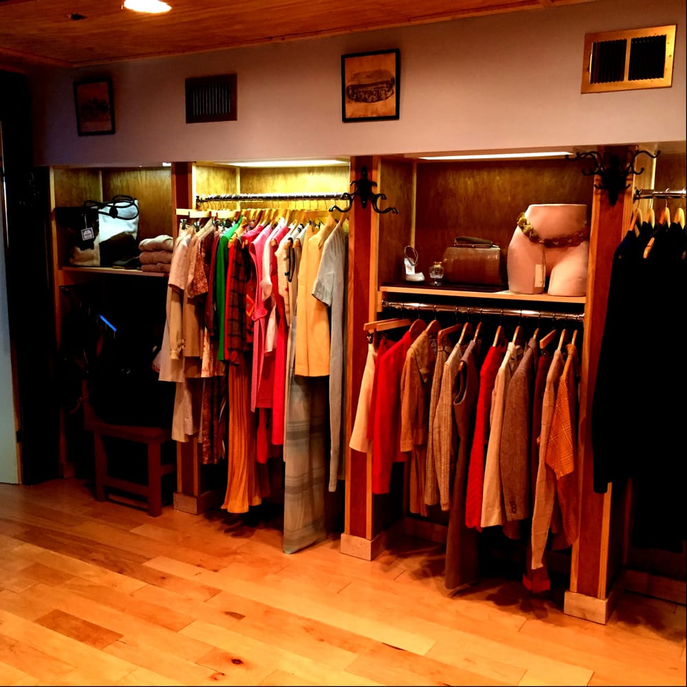 Habiliments Used, Vintage & Consignment 111 St Charles Ave, Central Business District, New