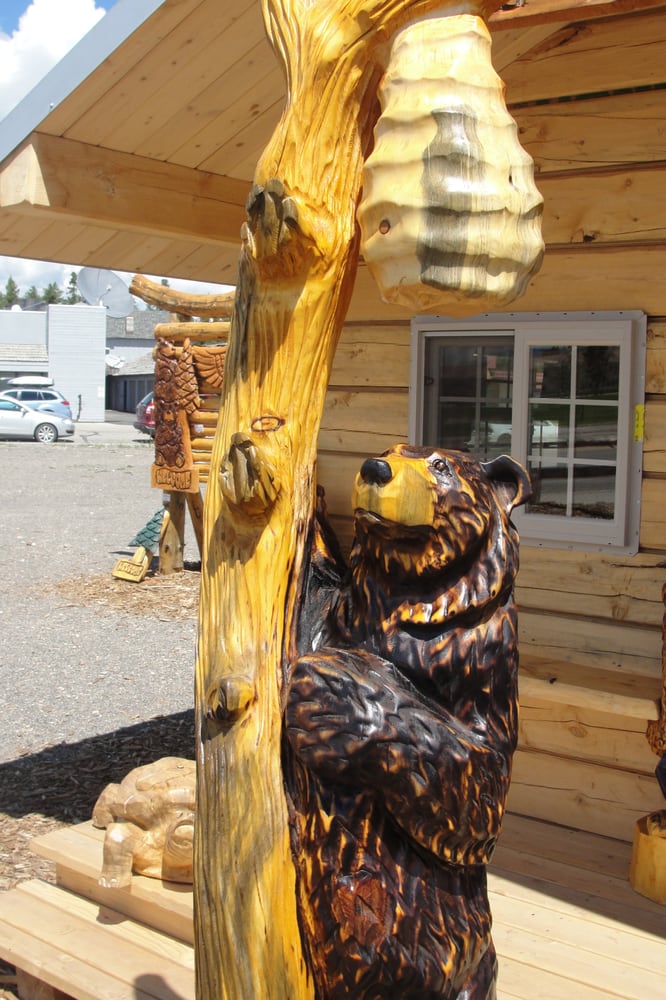 Bear beehive chainsaw wood carving by jason soderlund Bear beehive chainsaw wood carving by jason soderlund