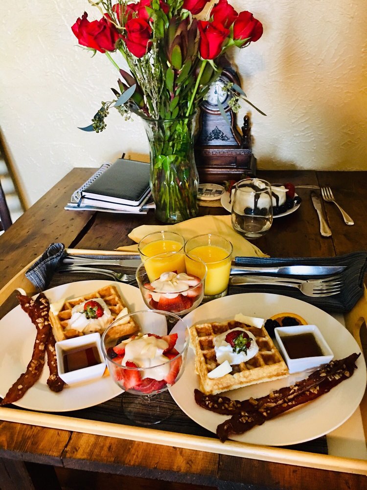 Lakehouse Bed & Breakfast