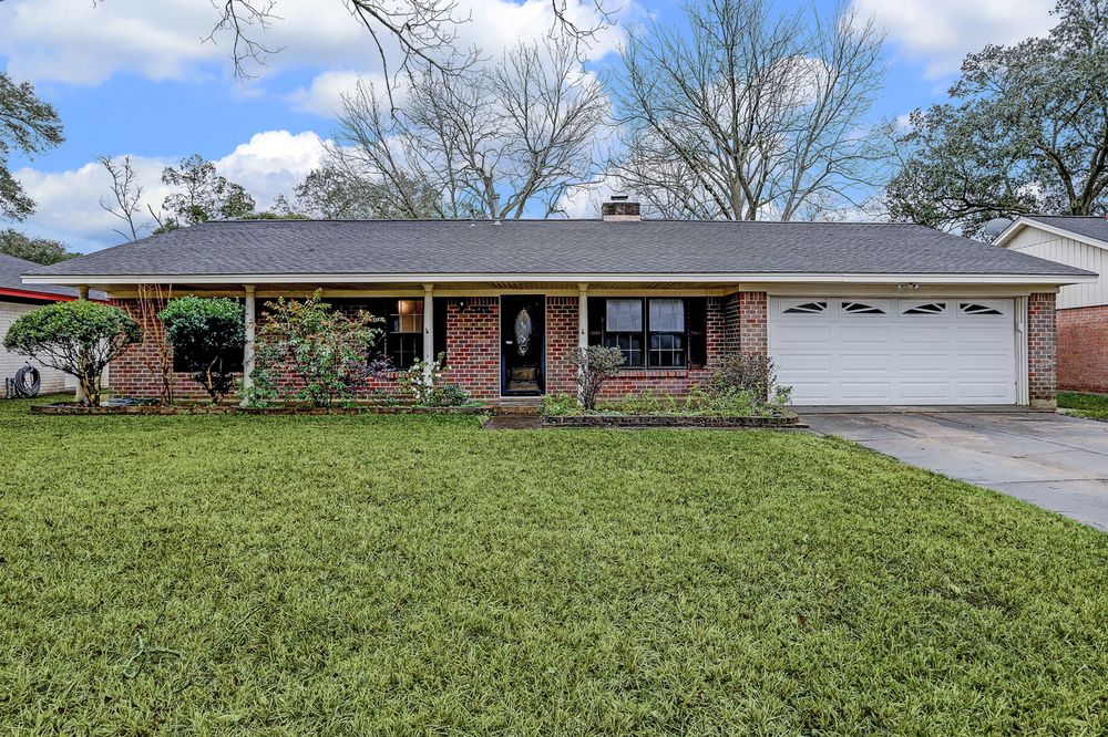 RE/MAX Crossroads Realty