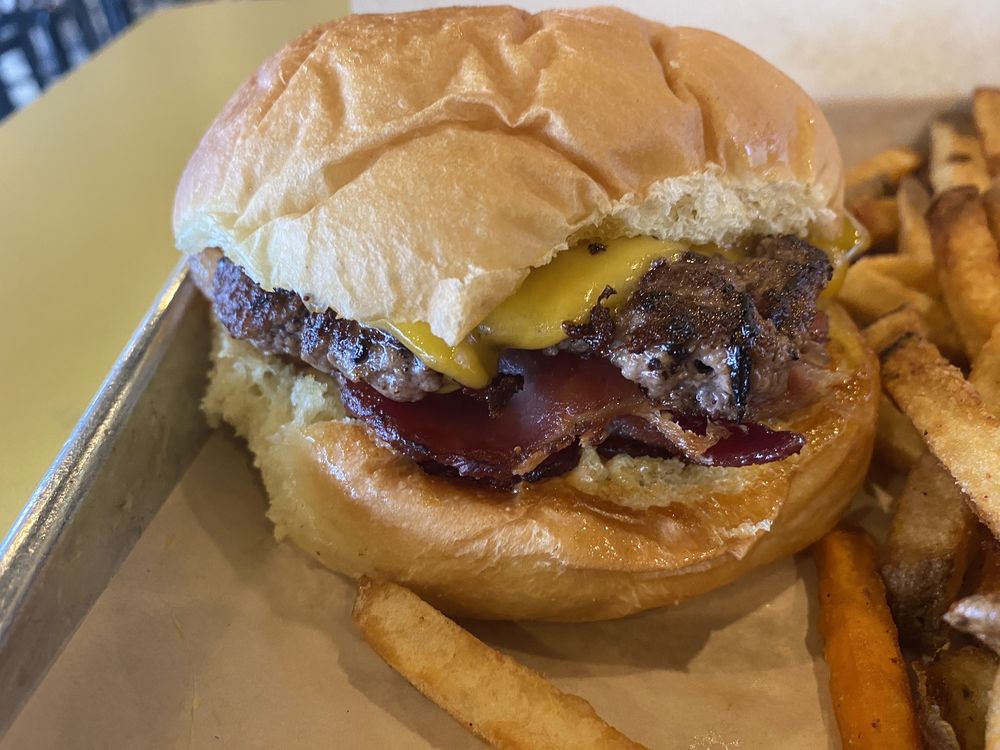 MOOYAH Burgers, Fries & Shakes