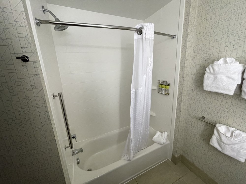 Holiday Inn Express & Suites Pittsburgh - Monroeville