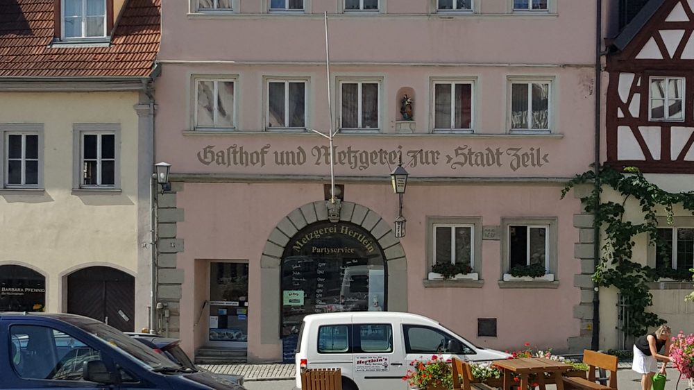 Frankisches Schaufele Mit Kloss Und Kraut Picture Of Esszimmer