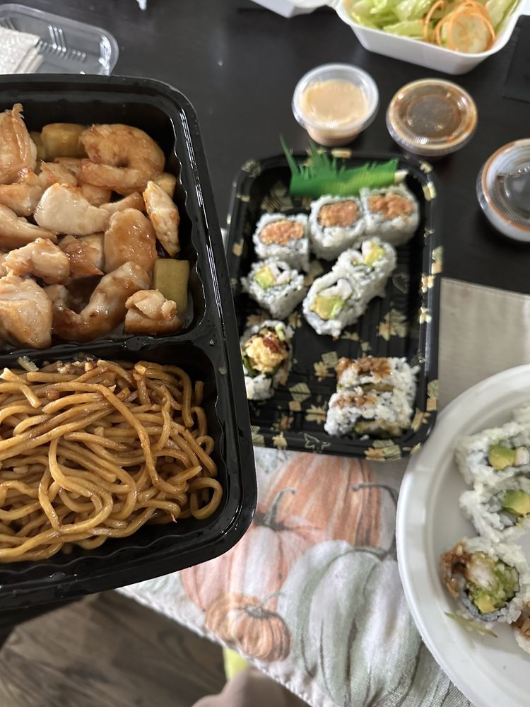 Sakura Sushi Bar & Asian Cuisine