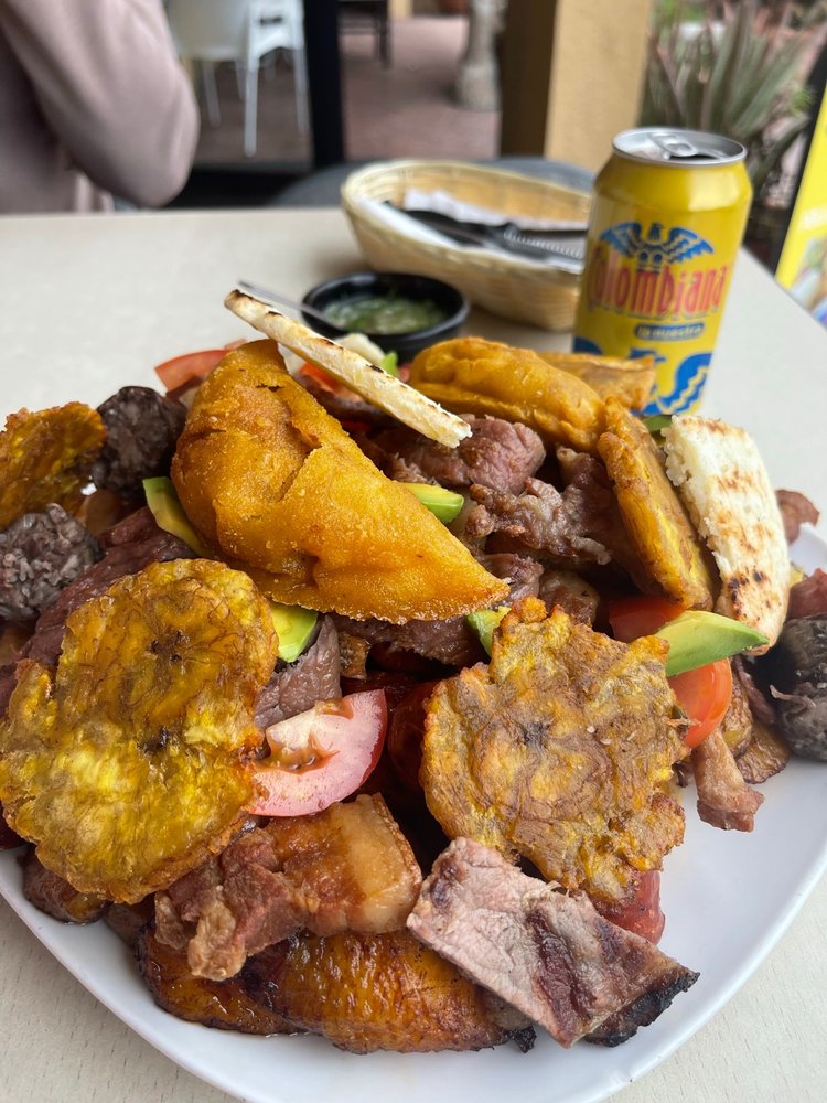 Nenes Colombian food