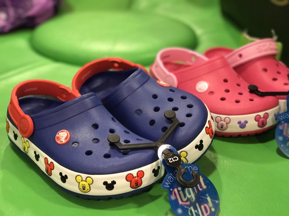 Crocs 24 Photos Shoe Stores 3076 Paragon Outlets Dr Dublin CA