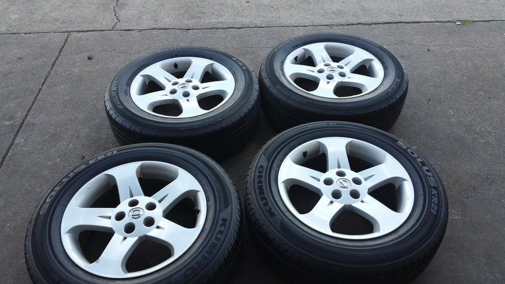Cruz Discount Tires, Irving Roadtrippers
