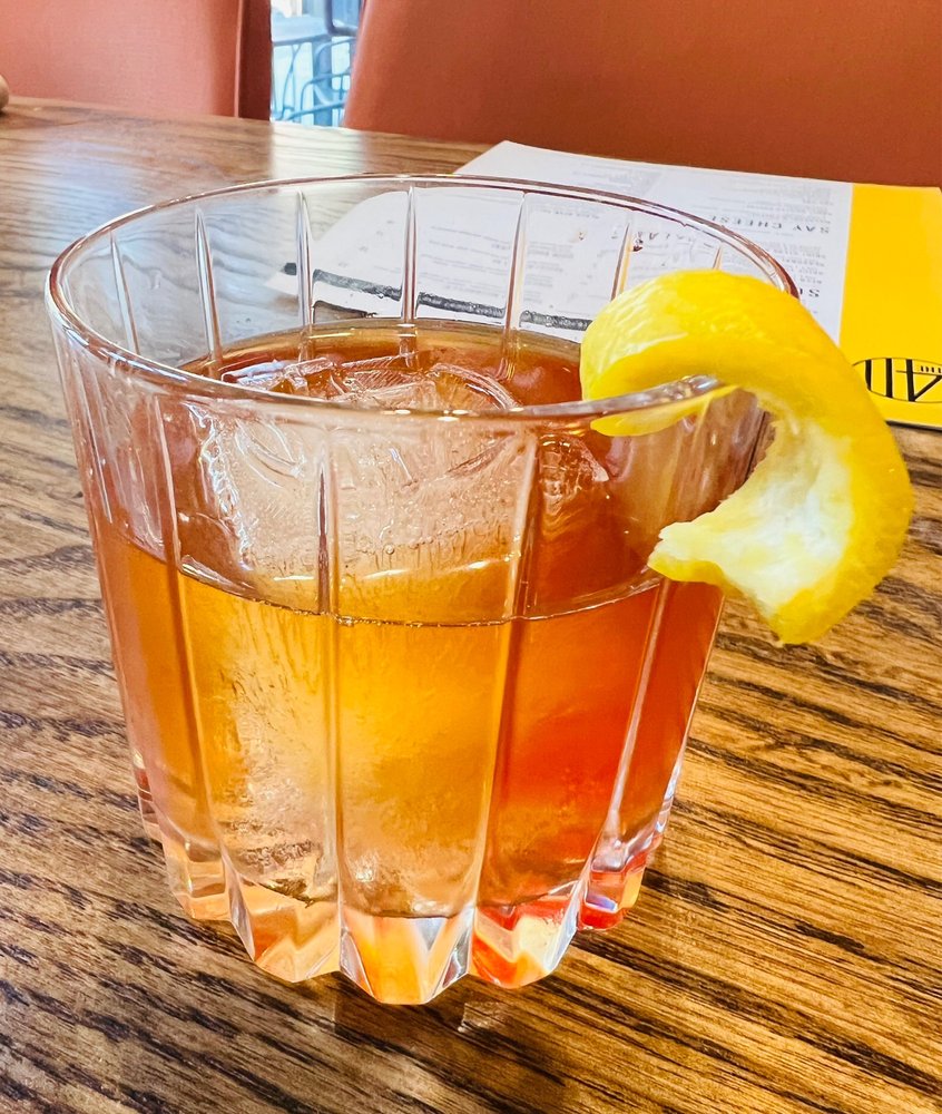 411 Restaurant & lounge