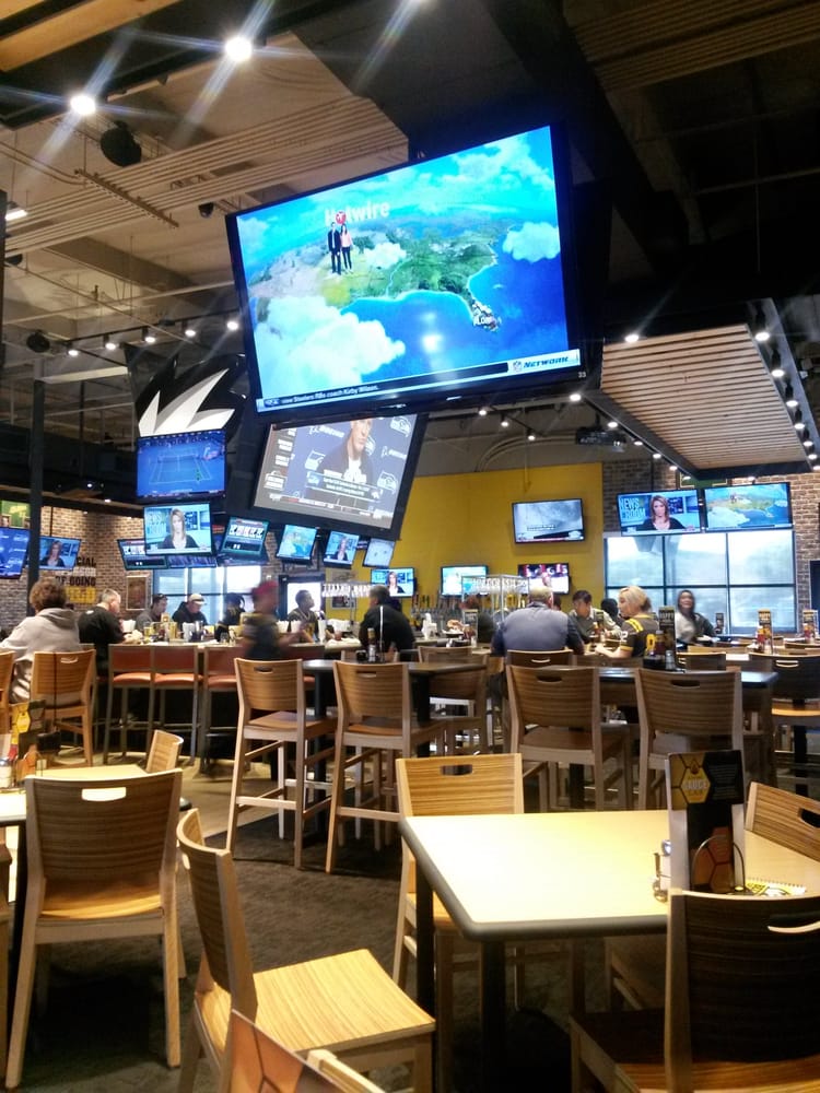 Buffalo Wild Wings American Traditional 1988 N Main St Buffalo Wild Wings American Traditional 1988 N Main St Salinas Ca Yelp