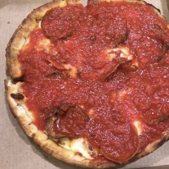 Reggio S Pizza 107 Photos 144 Reviews Terminal 1 Gate Photo Of Reggio S Pizza Chicago Il United States Style Pepperoni