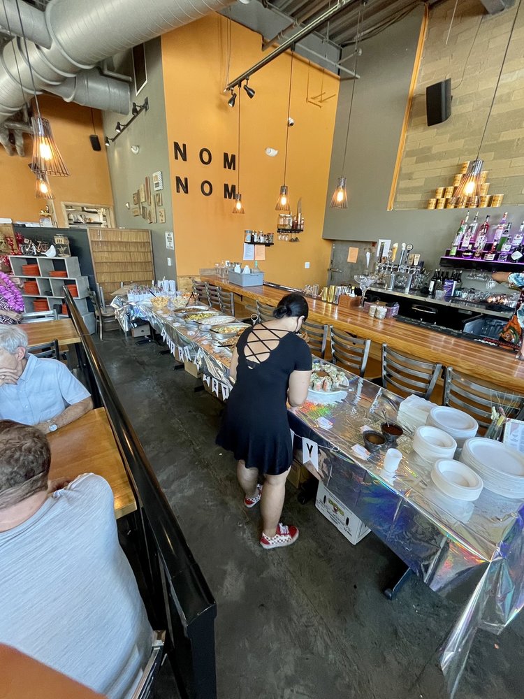 NOM NOM Restaurant & Grill