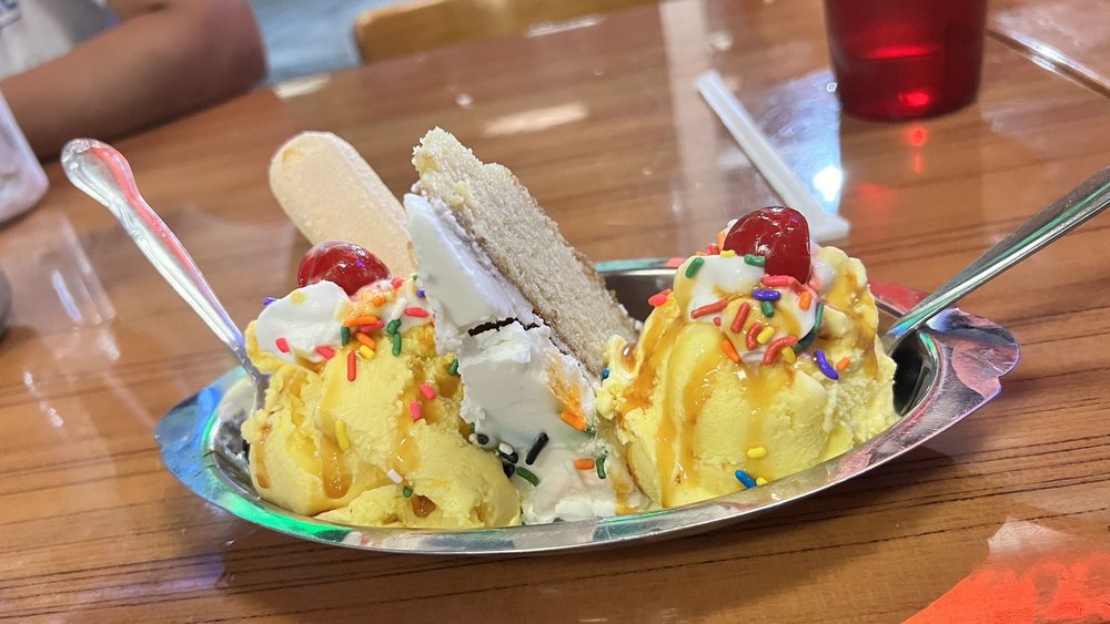 4 Jjjj Pizzeria Ice Cream and Restaurant