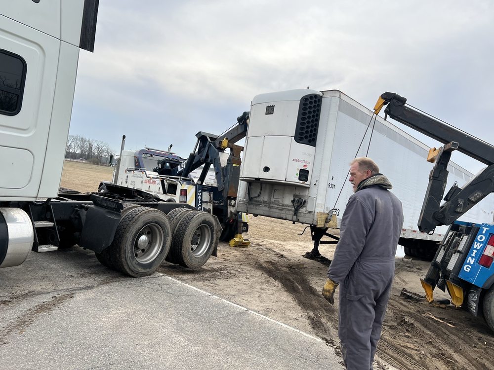 J&E Towing Recovery & Roadside Service