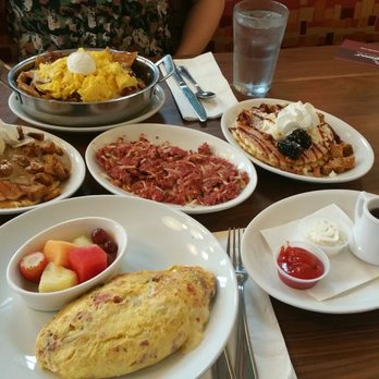 Wildberry Pancakes And Cafe 1332 Photos 1281 Reviews Breakfast Photo Of Wildberry Pancakes And Cafe Schaumburg Il United States The Spread