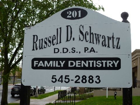 image of business Russell D Schwartz , DDS