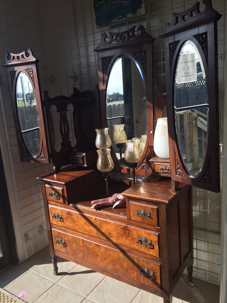 Upscale Home Consignment CLOSED Furniture Stores 904 Hwy 281 N