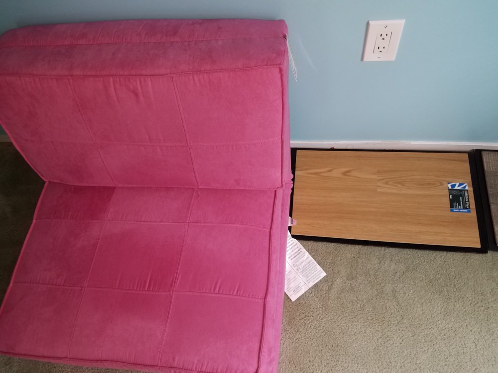 Hot Pink Chair Aqua Walls And Lets Go With An Oak Lvp