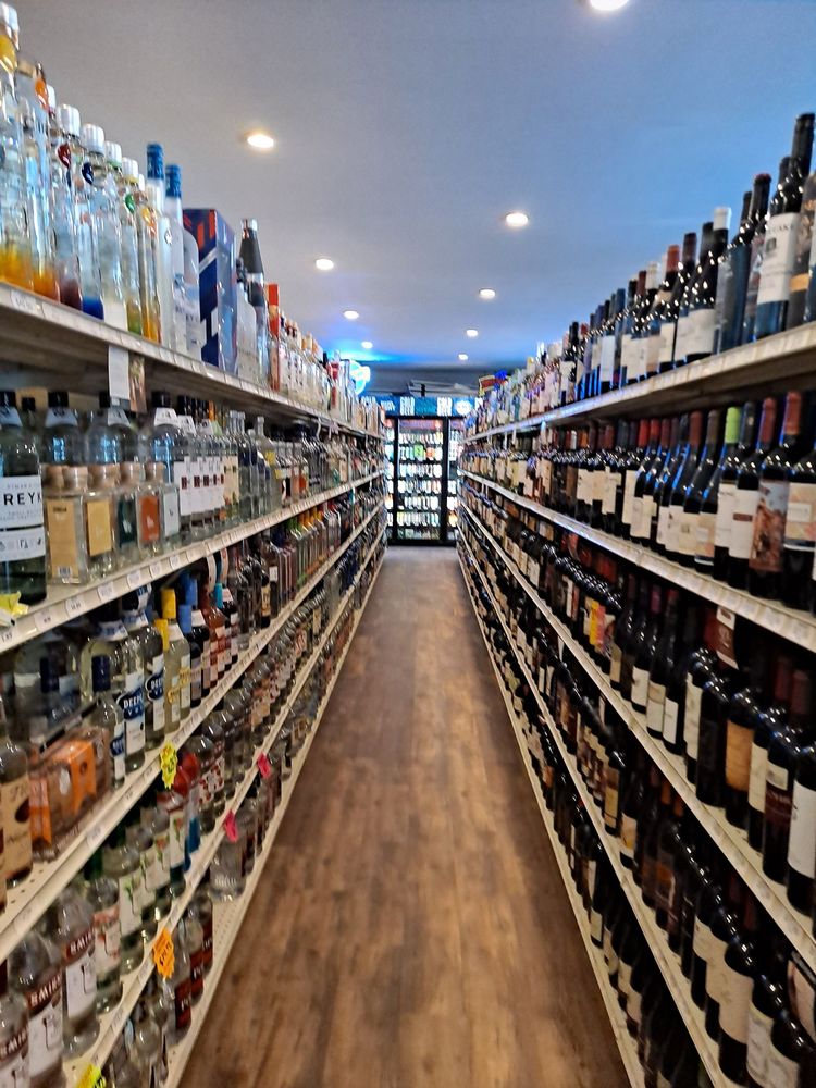 Town Line Fine Wine & Liquor