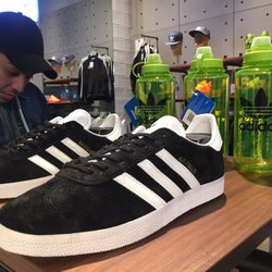 adidas 60 foto & 73 recensioni outlet 8009 melrose avenue adidas 60 foto & 73 recensioni outlet 8009 melrose avenue