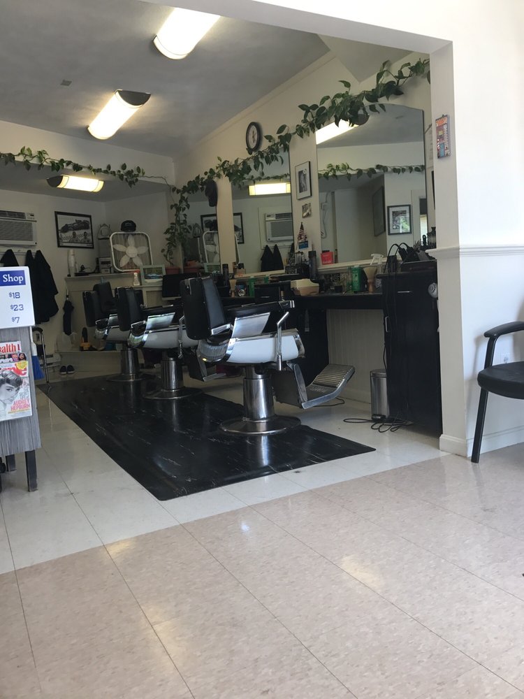 Anthony’s Barber Shop Barbers 449 Worcester St, Wellesley Hills, MA