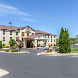 Comfort Suites 17 Photos 15 Reviews Hotels 1650 Old Wire Photo Of Comfort Suites Rolla Mo United States