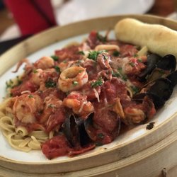 Fishlips 425 Photos 484 Reviews Bars 610 Glen Cheek Dr Cape Photo Of Fishlips Cape Canaveral Fl United States Seafood Pasta