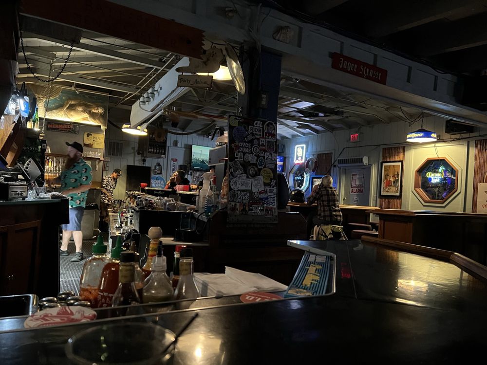 Larry's Beach Club