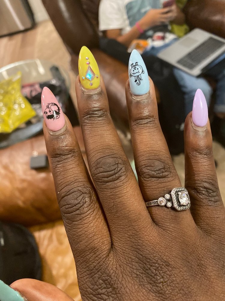 Berry Nails & Spa Image