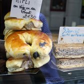 Photo de Pâtisserie Viennoise , Paris, France. Kifli et sablé