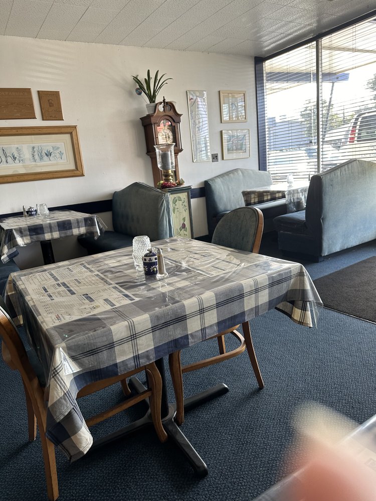De Parsia's Restaurant & Catering