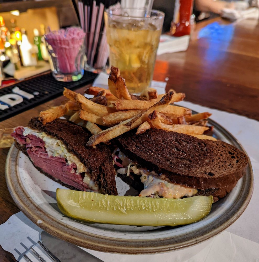 Harvey's 4th Street Grill