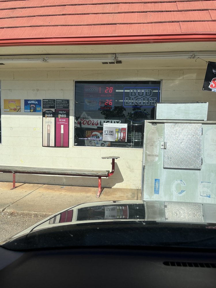 Mom’s State Line Grocery