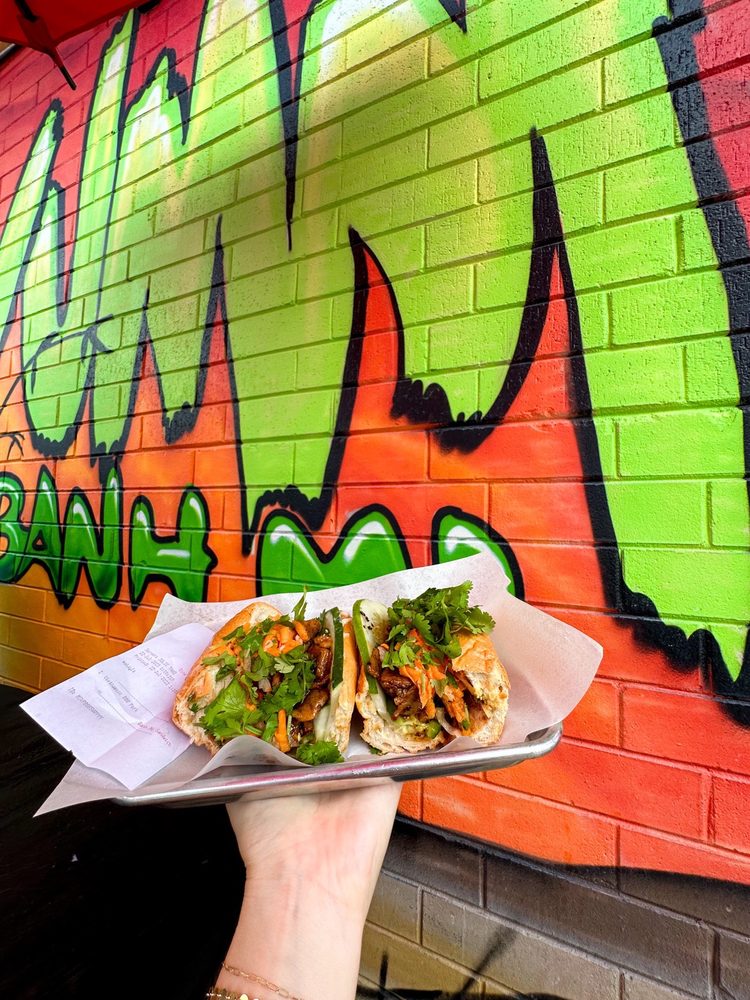 Yummi Banh Mi Streetside Cafe