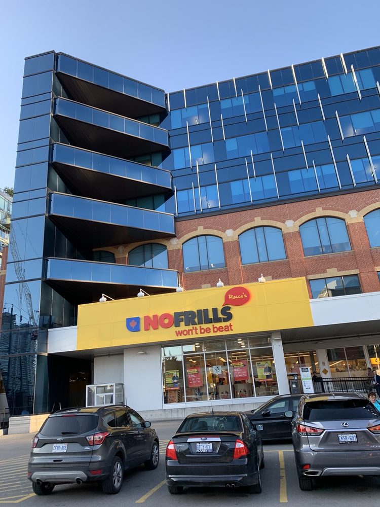 Luciano's No Frills