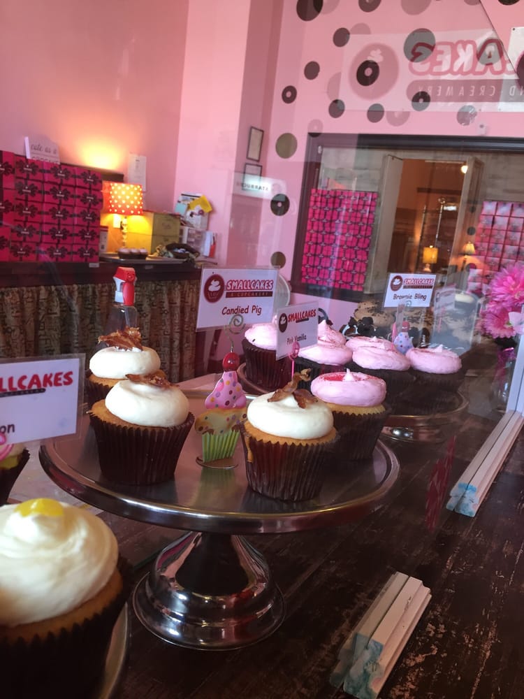 Smallcakes Cupcakery 14 Photos Bakeries 127 N Broad St