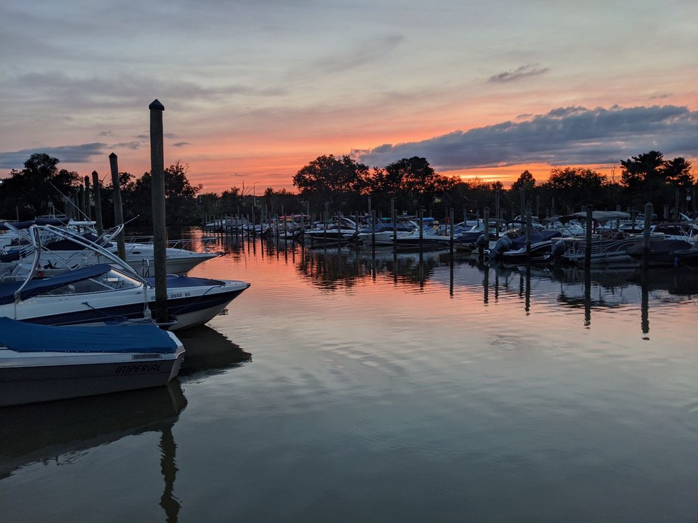 Columbia Island Marina
