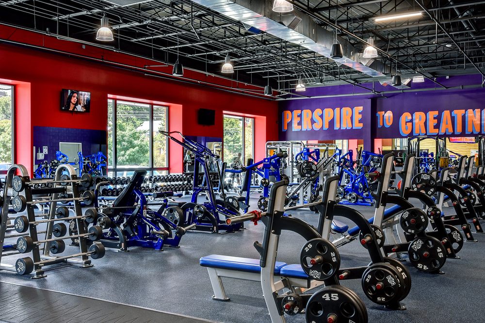 Crunch Fitness - Village District