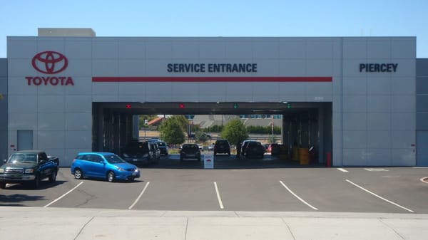 Piercey Toyota 950 Thompson St Milpitas Ca Auto Dealers Mapquest Reviews