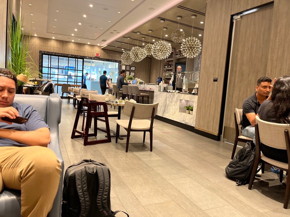 Plaza Premium Lounge DFW Terminal E